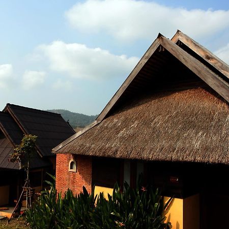 Bu-Ngasari Resort Wang Nam Khiao Exteriör bild
